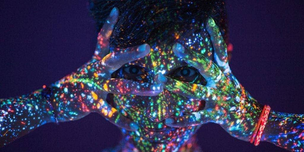 chakra-healing-energy-body-neon-girl chakra-healing-energy-body-neon-girl